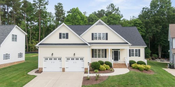 A beautiful suburban house with a green lawn and spacious driveway in Wendell, NC.